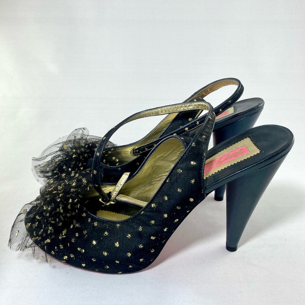 Betsey Johnson polka dot tulle detail slingback platform heels. 🖤